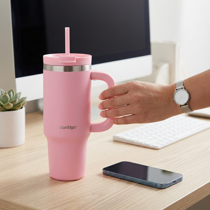 Scale visual: A pink Contigo 30 oz tumbler stands next to a woman's hand and a smartphone.